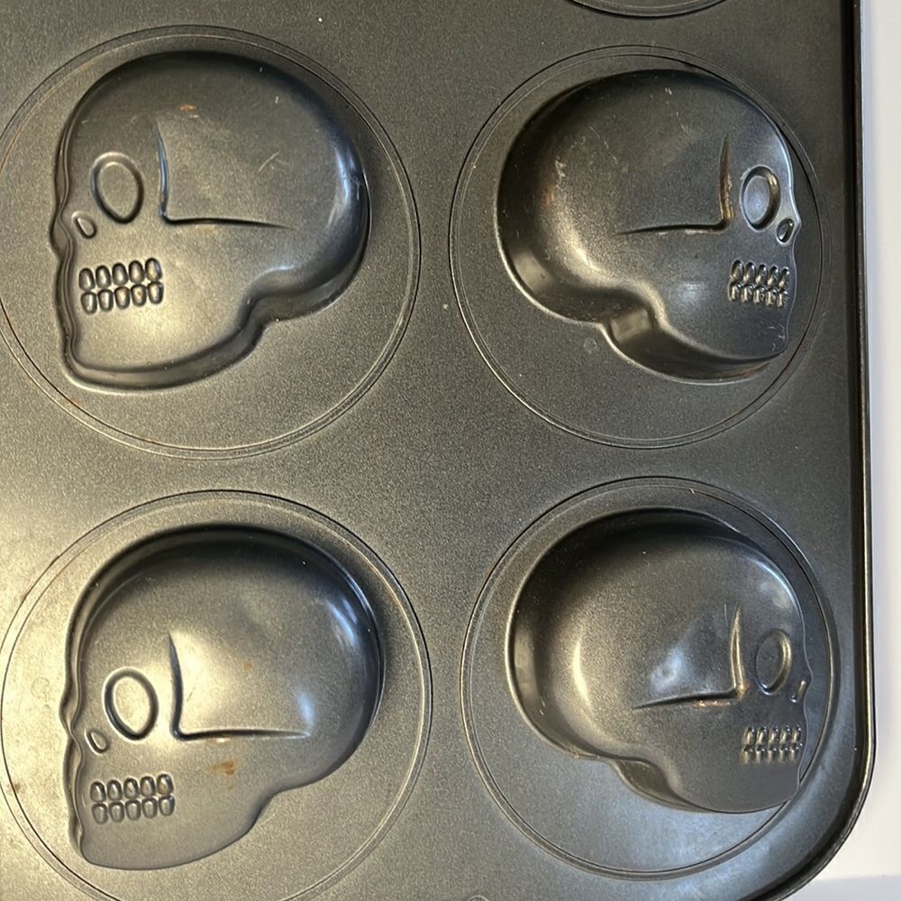 Wilton skeleton baking pan EUC - Picture 3 of 7